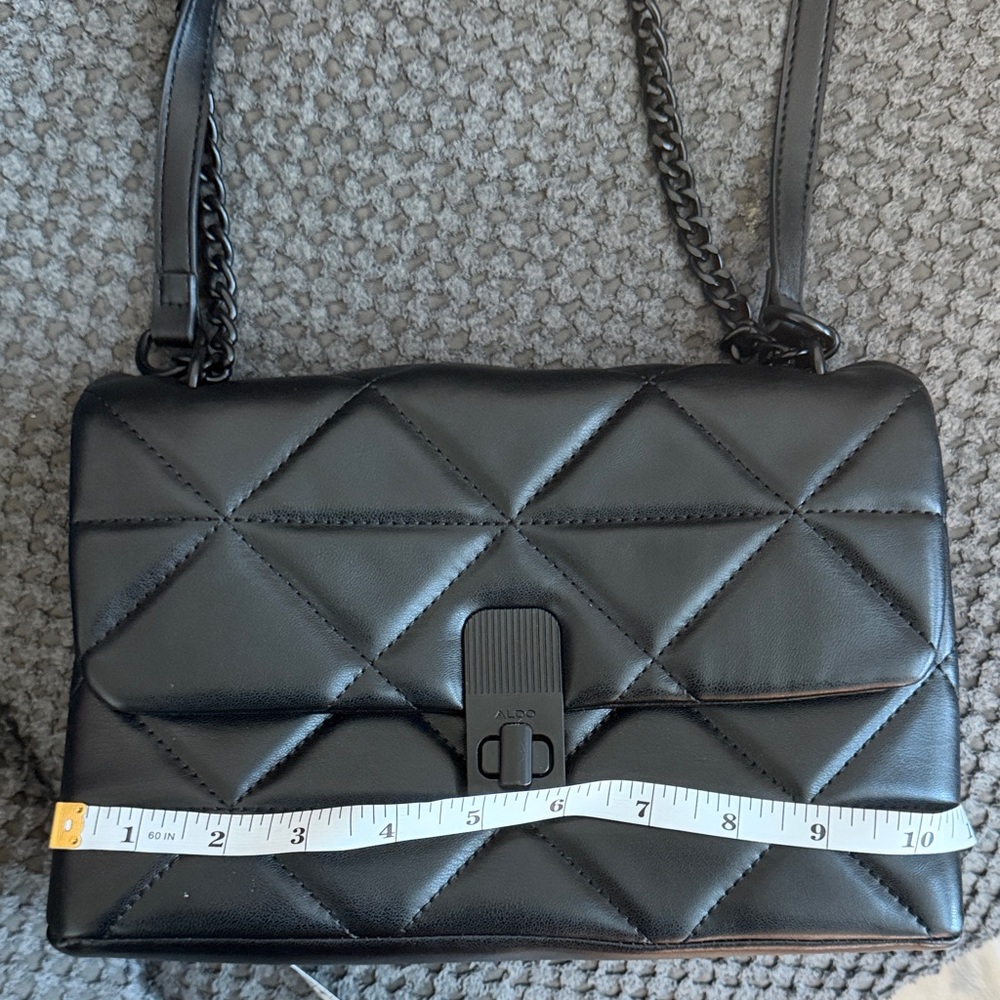 Elegant Black Quilted Women's Bag